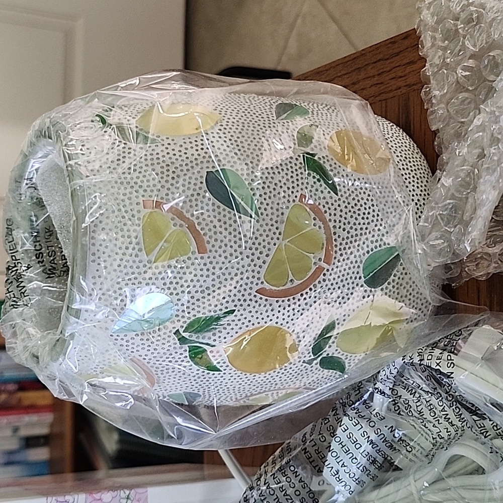 NIB Scentsy "Lemonly Yours" Warmer - Picture 2 of 3